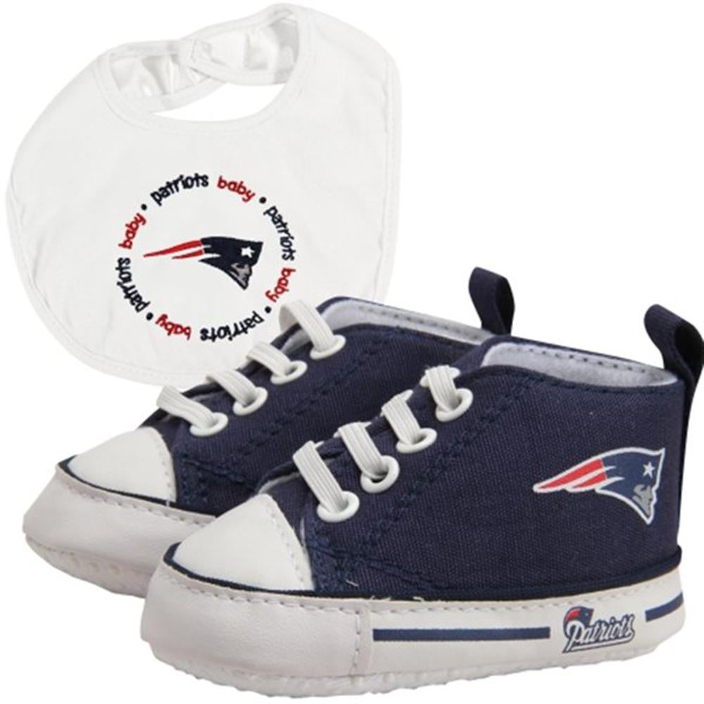 New England Patriots NFL Infant Bib and Shoe Gift Set