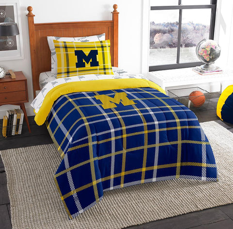 Michigan Wolverines Ncaa Twin Comforter Bed In A Bag (soft & Cozy) (64in X 86in)