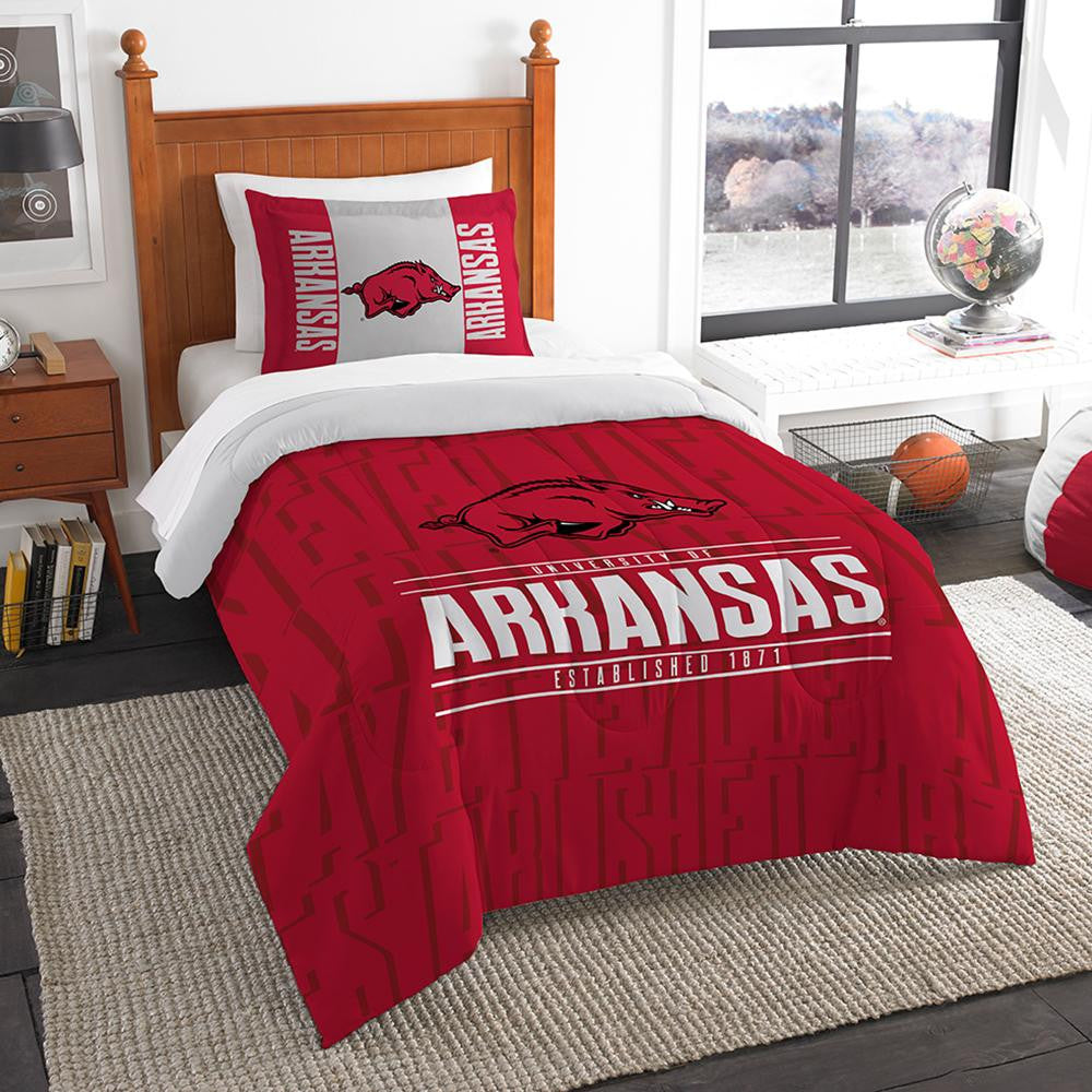 Arkansas Razorbacks Ncaa Twin Comforter Set (modern Take Series) (64" X 86")